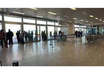 Tosse e lacrime tra i passeggeri in partenza