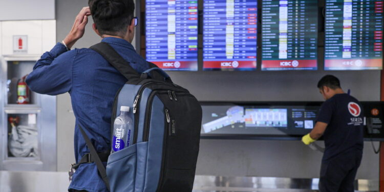 L'accusa è di aver messo in pericolo le operazioni in due scali