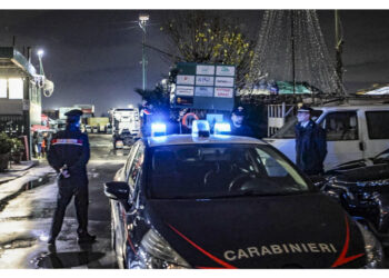 Fa parte di un clan di camorra. Era in un nascondiglio in muratura