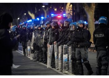 Proteste dei genitori per le scuole chiuse nei dintorni