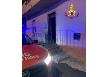 A fuoco un ufficio in via Nuoro a Siniscola