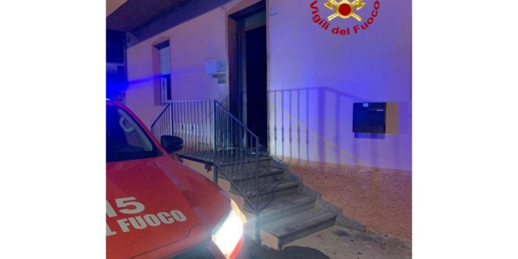 A fuoco un ufficio in via Nuoro a Siniscola