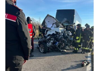Superava un mezzo agricolo forse in tratto di scarsa visibilità