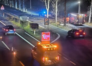 Sbalzata fuori dal veicolo nel tamponamento