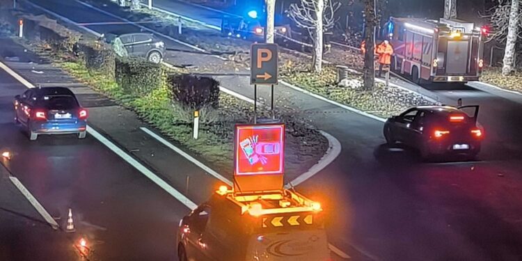 Sbalzata fuori dal veicolo nel tamponamento