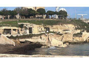 Il cedimento riguarda la spiaggetta dei pescatori di Melendugno