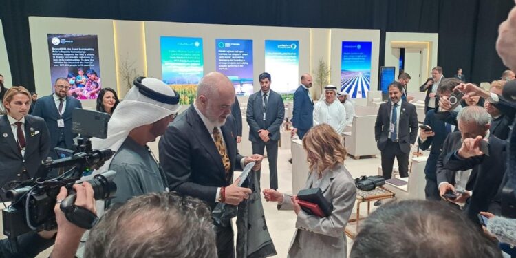 Una galleria d'arte batterà i regali di rappresentanza