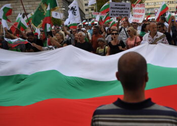 Metà dei cittadini contraria. I sostenitori: 'Darà impulso all'economia'