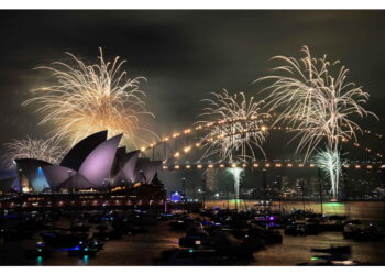 L'isoletta porta infatti la linea di cambio di data di 2 fusi orari più a est