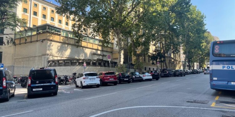 Fuggito attraverso un cantiere interno