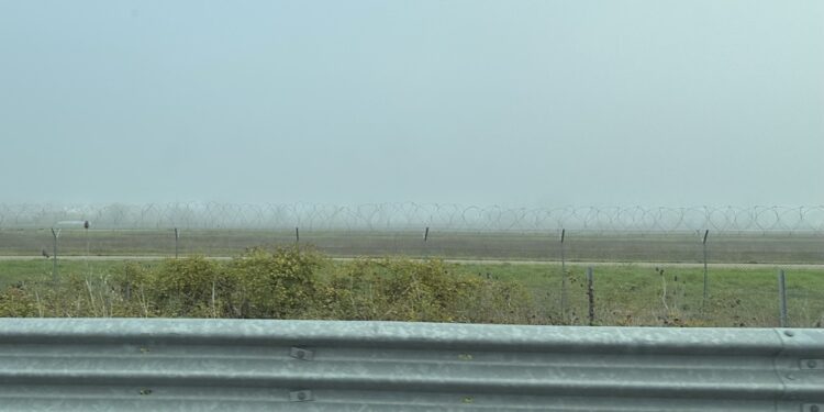 Le condizioni meteo non consentono l'atterraggio. Passeggeri rientrati in bus
