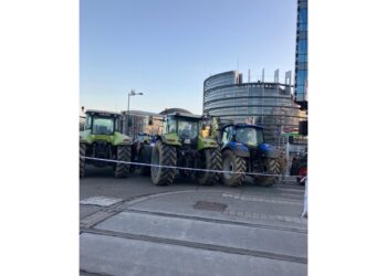 Vertici Ue a confronto con i rappresentanti agricoli che domani protesteranno a Bruxelles