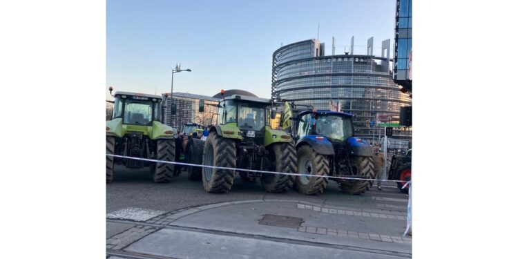 Vertici Ue a confronto con i rappresentanti agricoli che domani protesteranno a Bruxelles