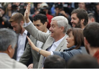 La candidata di sinistra Jeannette Jara ha ammesso la sconfitta