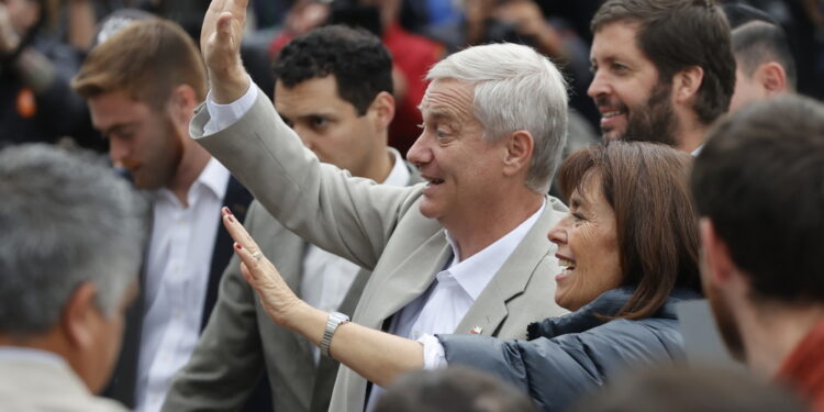 La candidata di sinistra Jeannette Jara ha ammesso la sconfitta