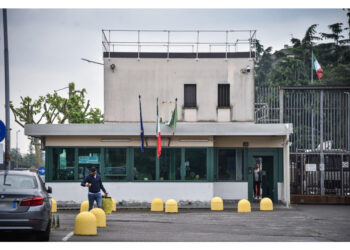 Non riuscì a passare dalla grata ma creò una corda per fuggire