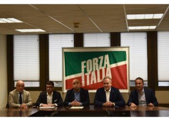 L'affondo del gruppo degli Azzurri in Consiglio regionale. Chessa: 'errori politici'
