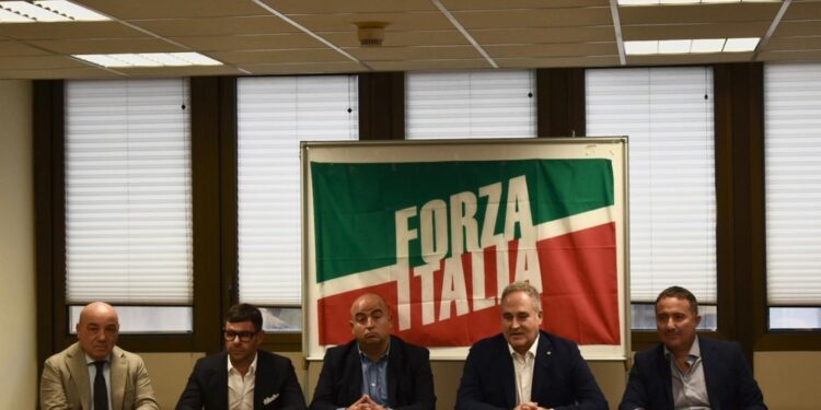 L'affondo del gruppo degli Azzurri in Consiglio regionale. Chessa: 'errori politici'