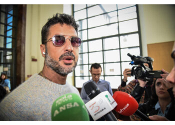 Indagato per 'revenge porn' ha attaccato il conduttore per 'sistema di favori'