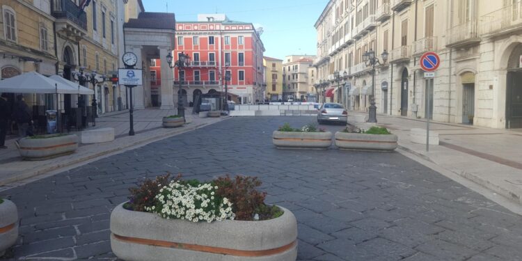 Canzone fascista diffusa dagli altoparlanti