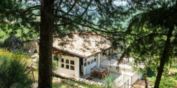 Poi dovrebbe trasferirsi in una struttura offerta dal comune di Palmoli