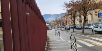 Nessuna troupe televisiva davanti al Tribunale dell'Aquila