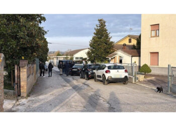 Carabinieri tornano in casa