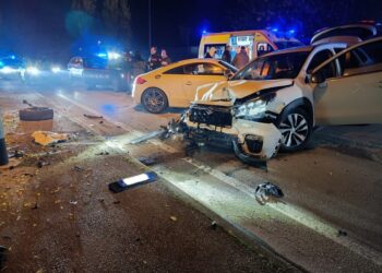 Inseguimento per le strade della città. Tre agenti feriti
