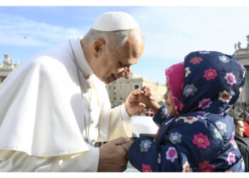 Pizzaballa anticipa le celebrazioni a Gaza e battezza un neonato