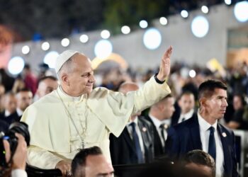 "Avete ereditato un mondo lacerato ma avete tempo e speranza"