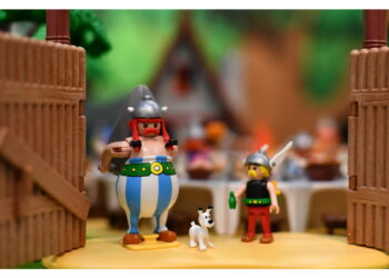 Prima volta che l'attrazione su celebri galli esce dalla Francia