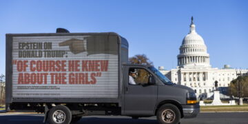 'La 18enne riferì di pressioni per fare sesso a un responsabile