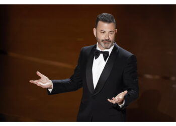 Poi l'attacco a Trump: 'Negli Stati Uniti di Re Donnie VIII la tirannia prospera'