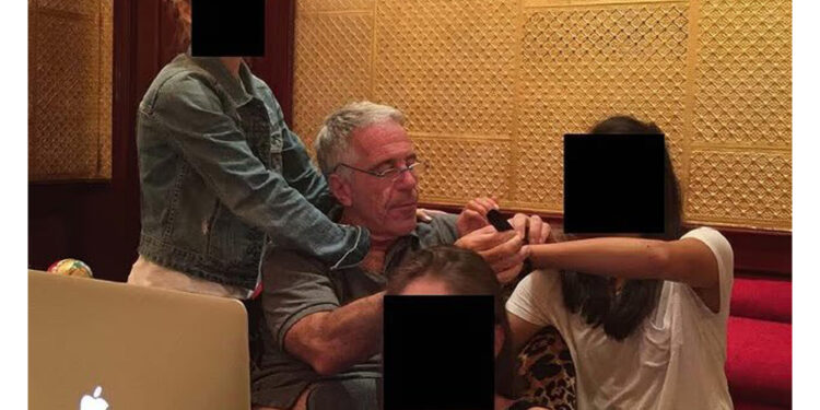 Rigaurdano il caso del 2021 contro Ghislaine Maxwell