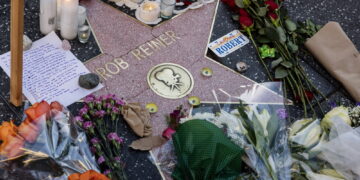 Con un coltello. Non ancora deciso se verra' chiesta la pena di morte