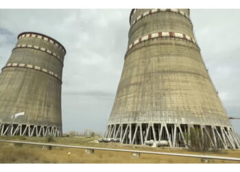 Una linea ad alta tensione fornisce energia