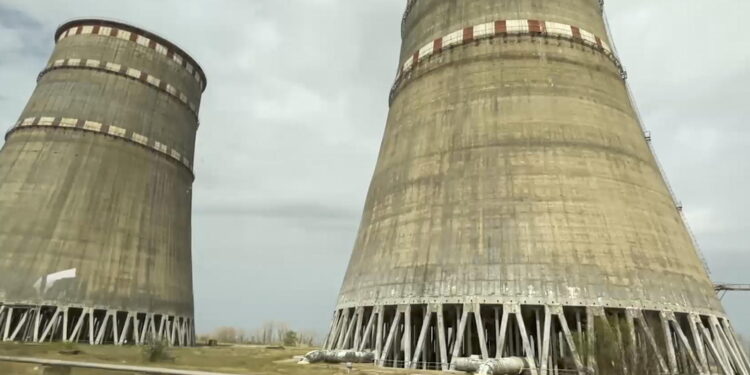 Una linea ad alta tensione fornisce energia