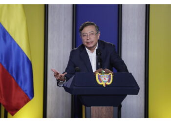 Petro sostituisce otto comandanti