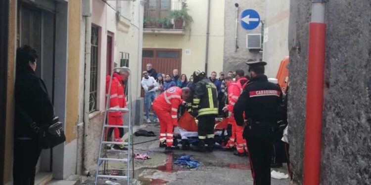 A Castrovillari. Non si esclude origine dolosa del rogo