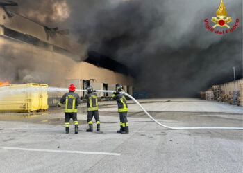 'Significativa emissione di fumi potenzialmente nocivi per salute umana e per l'ambiente'