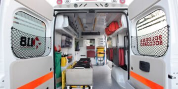 Colpito da una balla di rifiuti pressati durante le operazioni di scarico