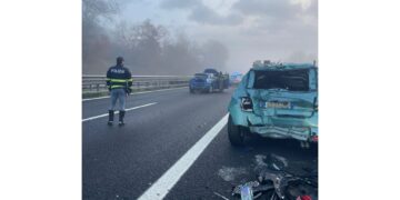 Si transita nella sola corsia di sorpasso