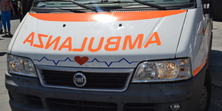 Auto fuori strada sul lungomare di Villapiana