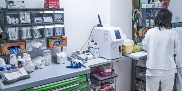 Nefrologo portato in carcere. Nell'indagine coinvolte 12 persone