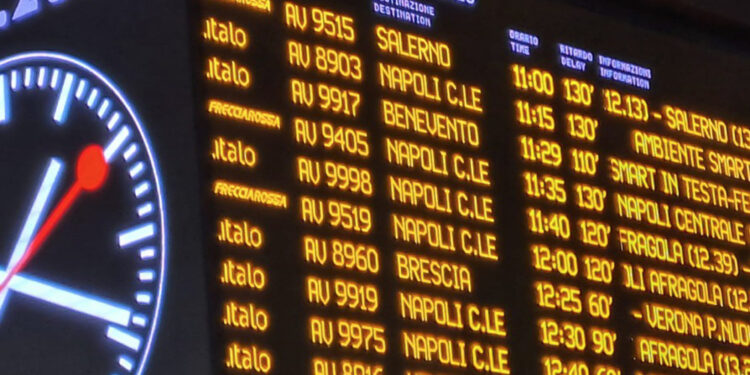 Due treni bloccati a Bologna per problemi alla linea elettrica