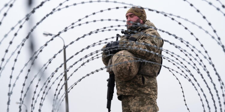 La vittima è una donna di 80 anni. Allestito un rifugio vicino al luogo dell'attacco