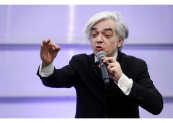 L'artista risponde di stalking e diffamazione