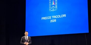 Affollato incontro in un hangar del 313/o Gruppo a Rivolto