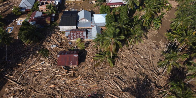 Inondazioni e frane colpiscono Sri Lanka