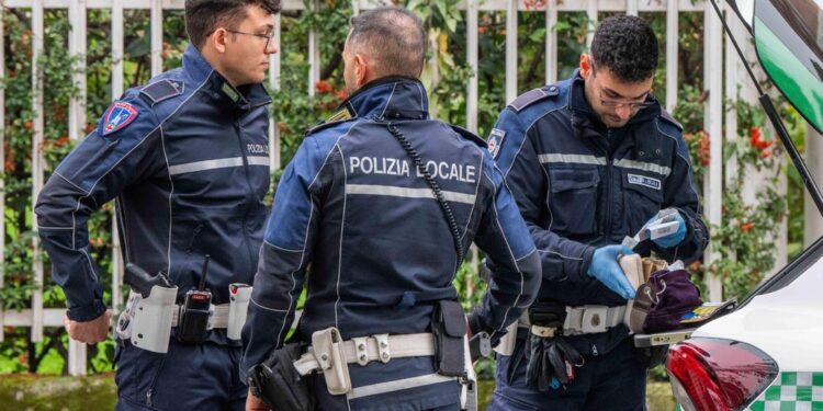 Il 25enne è stato rintracciato gli agenti della Polizia Locale